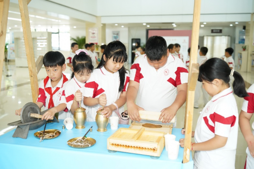 新城平台-岐黄沁学子 药香飘校园，校园中医药文化主题日成功举办