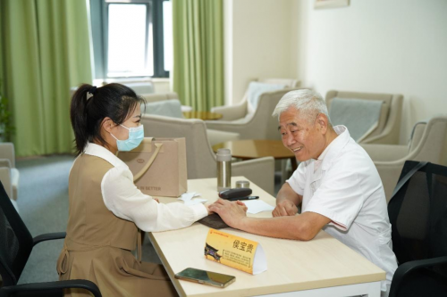 新城平台-首都校园再掀“中医药传统文化节” 北京同仁堂走进北京电子科技职业学院