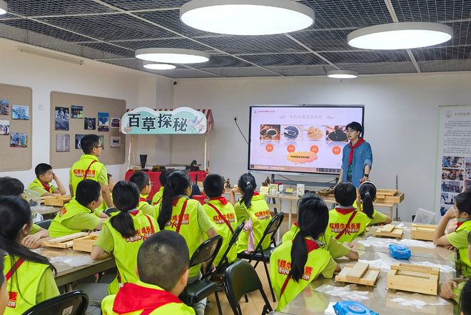 国粹传承润童心 百草飘香护健康 第二届“同仁堂药王节”走进北京市中小学校园