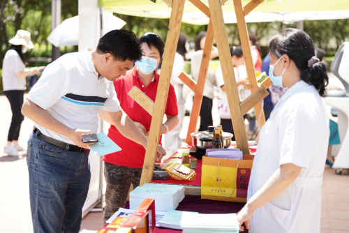 新城平台-首都校园再掀“中医药传统文化节” 北京同仁堂走进北京电子科技职业学院