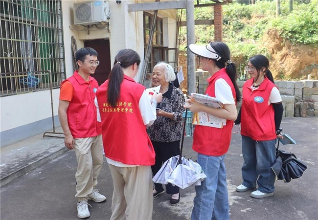 新城平台-湖财学子三下乡：趣味普法促振兴，青春筑梦黄泥铺