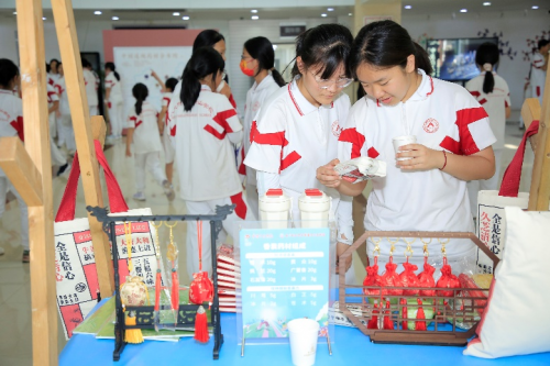 新城平台-岐黄沁学子 药香飘校园，校园中医药文化主题日成功举办